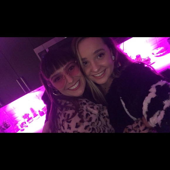 Meet your Posher, Annie - Picture 3 of 6